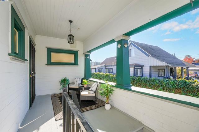 1781 B St, Hayward CA: https://media.crmls.org/mediaz/6c21b86a-7af6-401c-a6bc-7df5e75c61c4.jpg