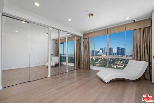 10490 Wilshire Boulevard, Los Angeles CA: https://media.crmls.org/mediaz/6c21e23f-3f64-4288-afe0-094d08b72d66.jpg