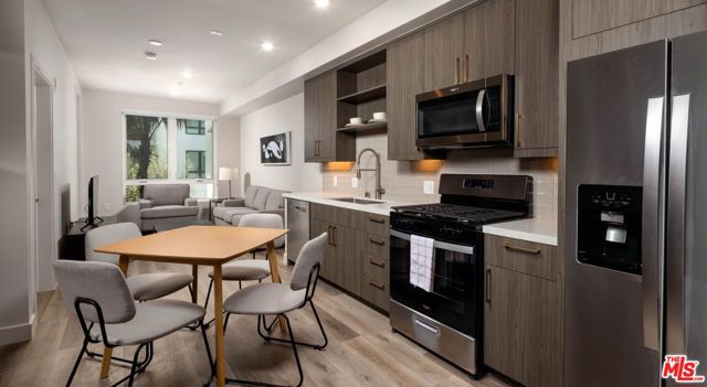 1340 S Hill Street, Los Angeles CA: https://media.crmls.org/mediaz/6c221c1e-d58c-4716-95cf-84a8020d19e1.jpg