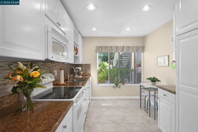 2055 Cactus Ct, Walnut Creek CA: https://media.crmls.org/mediaz/6c22c1c2-cc0b-499b-935d-8c7ffbbff076.jpg