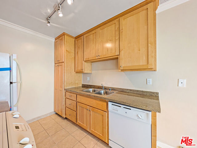 1538 11th Street, Santa Monica CA: https://media.crmls.org/mediaz/6c2331c9-a022-49d2-b255-0b6779f9ed44.jpg