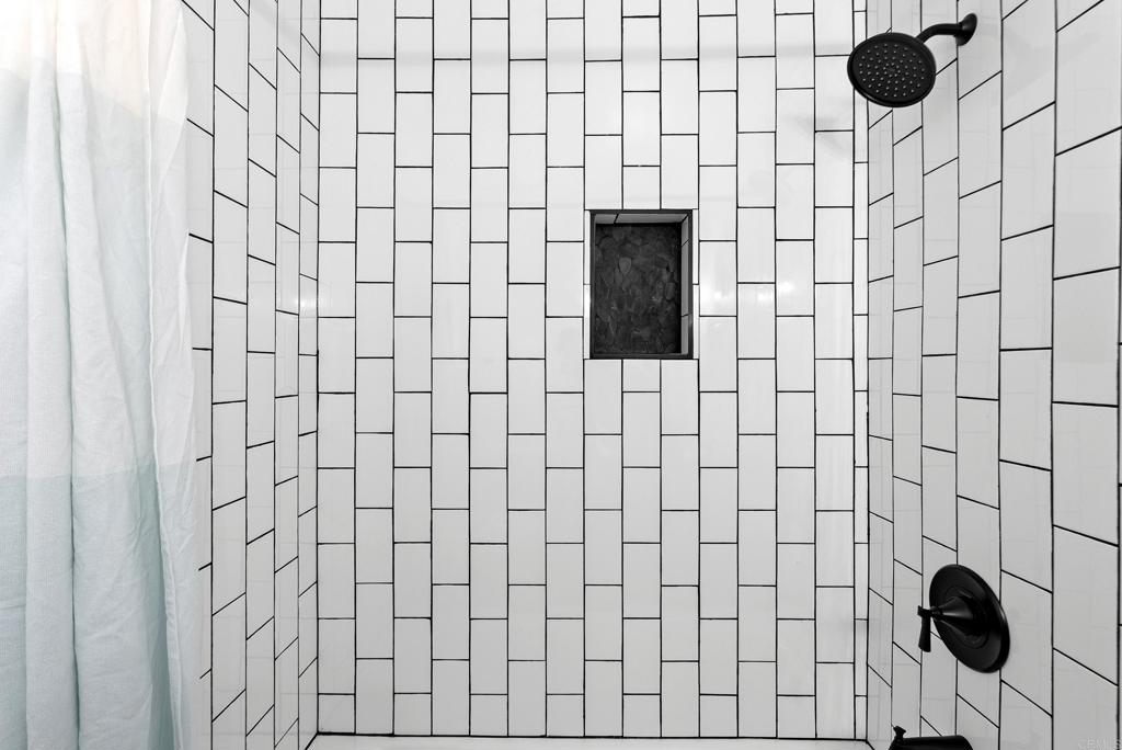 https://media.crmls.org/mediaz/6c234ded-d959-40f2-b5d3-35432c79c67f.jpg?preset=X-Large