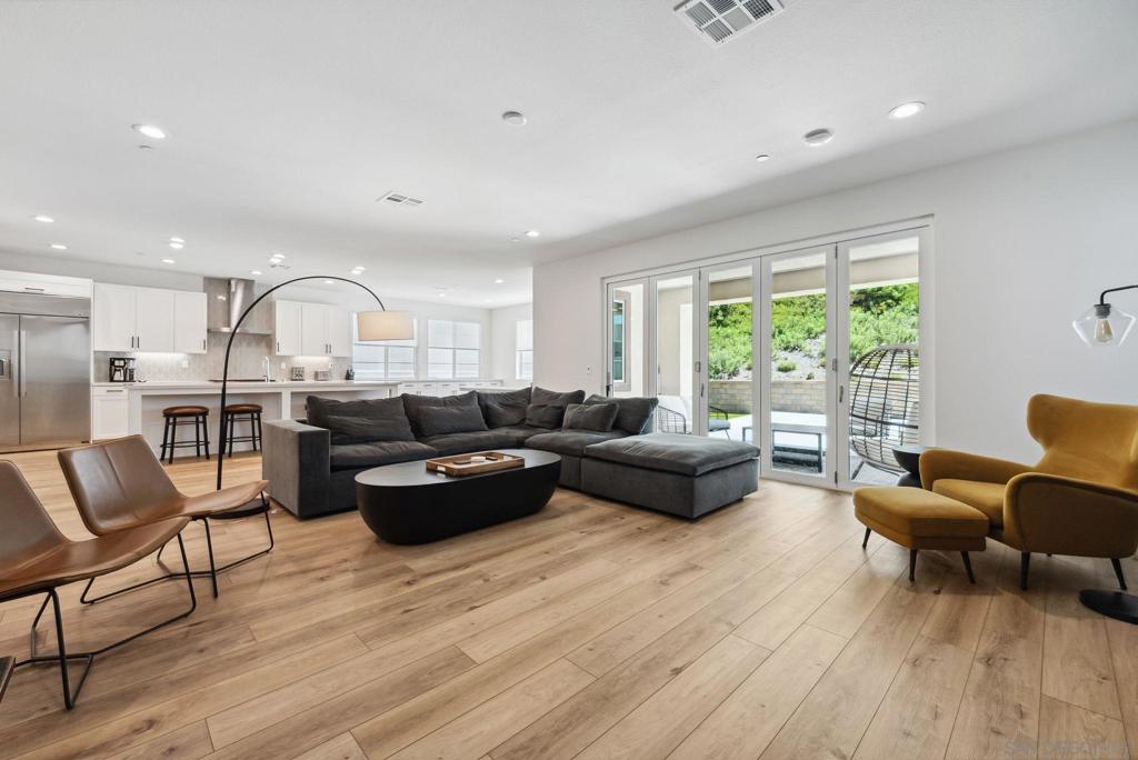 MLS #250035606SD img 11