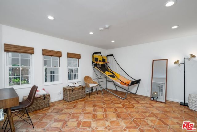 15257 Encanto Drive, Sherman Oaks CA: https://media.crmls.org/mediaz/6c2359be-5028-4555-baff-556888cb1425.jpg