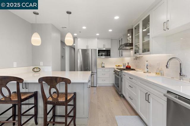 5593 Terra Granada Dr, Walnut Creek CA: https://media.crmls.org/mediaz/6c23c741-ddf4-4939-b8f4-6e0641d894d6.jpg