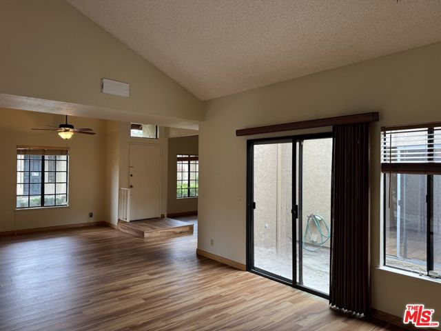 3635 Via Pacifica Walk, Oxnard CA: https://media.crmls.org/mediaz/6c23cbe5-eb3e-44d0-afd2-2c72a92de333.jpg