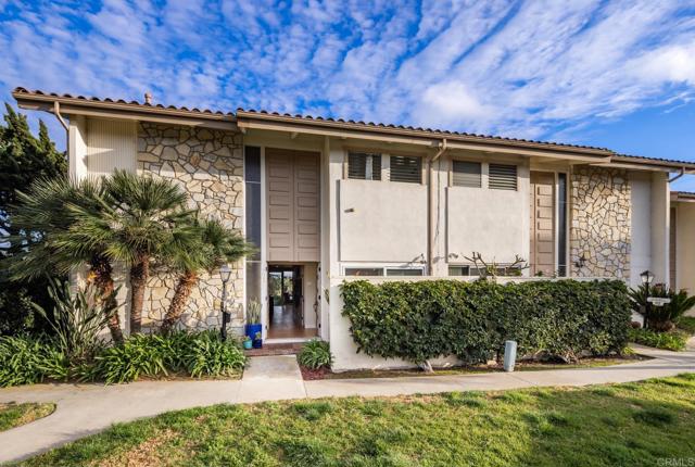 7031 Estrella De Mar Road, Carlsbad CA: https://media.crmls.org/mediaz/6c242d73-e8ac-47cb-bf65-9557539cc118.jpg