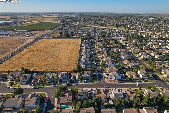 907 MAGGIORE LANE, Manteca CA: https://media.crmls.org/mediaz/6c24c52d-f439-4d74-9d94-44d20afe7752.jpg