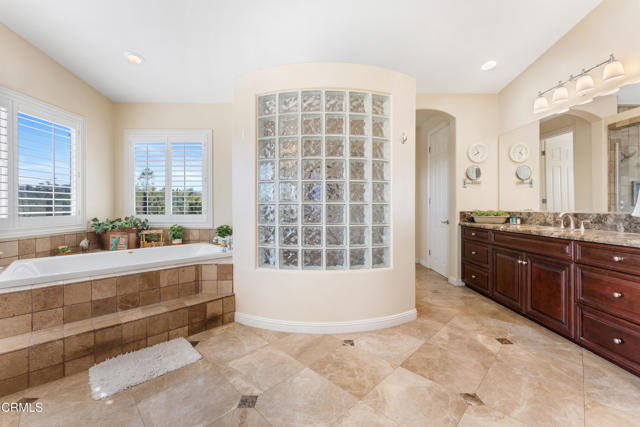12428 Palmer Drive, Moorpark CA: https://media.crmls.org/mediaz/6c252eb2-f2e0-4099-9b6e-8a218048c2dd.jpg