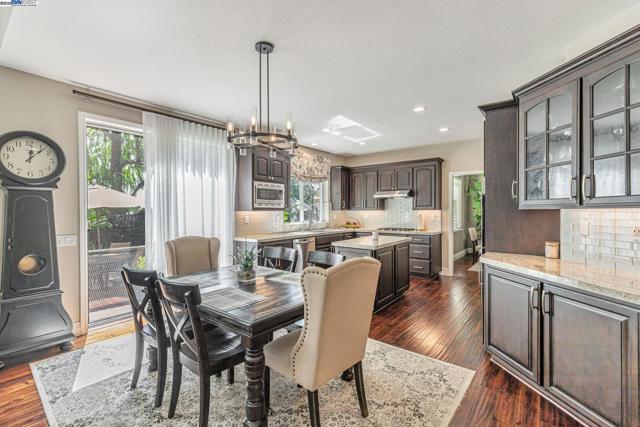 2460 Magnolia Way, Morgan Hill CA: https://media.crmls.org/mediaz/6c257558-7aea-4c76-88dd-04b918b953eb.jpg