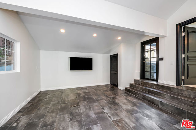 1600 Benedict Canyon Drive, Beverly Hills CA: https://media.crmls.org/mediaz/6c257761-487e-4307-9ff2-b4f14385f0e4.jpg