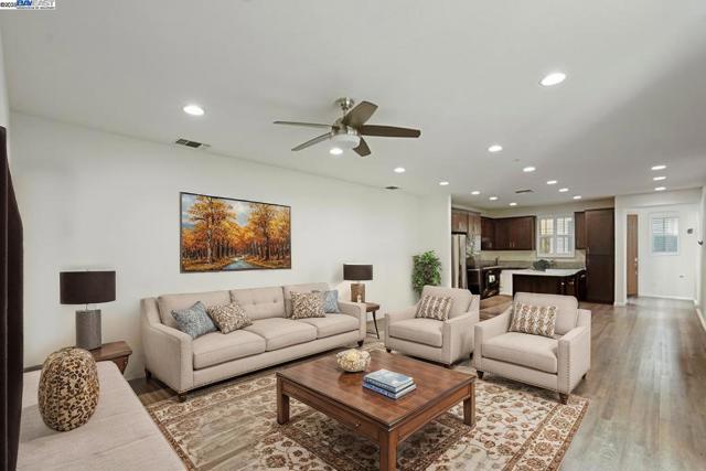 1025 S Fowler Ln, Mountain House CA: https://media.crmls.org/mediaz/6c25c12d-b857-4c89-a814-b3a5ae5344e9.jpg