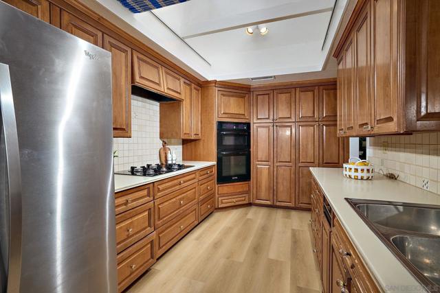 2162 Caminito Circulo Sur, La Jolla CA: https://media.crmls.org/mediaz/6c269136-46bd-4528-926a-3f370e127213.jpg