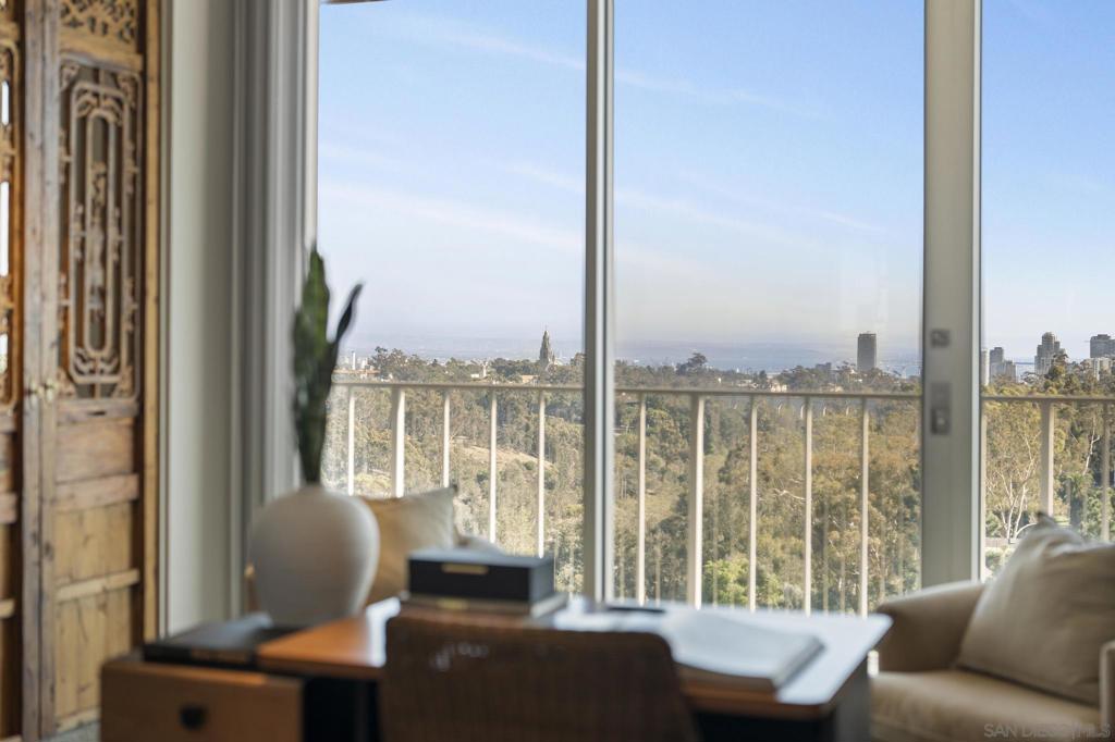 https://media.crmls.org/mediaz/6c27a35f-6ea8-4d47-95d0-8f8d5f47b9b6.jpg?preset=X-Large