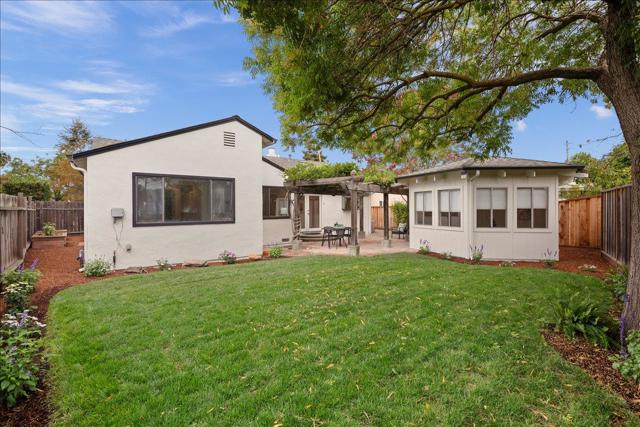 1059 Nilda Avenue, Mountain View CA: https://media.crmls.org/mediaz/6c2826c6-bdde-4cc2-9937-7a2b97391f18.jpg