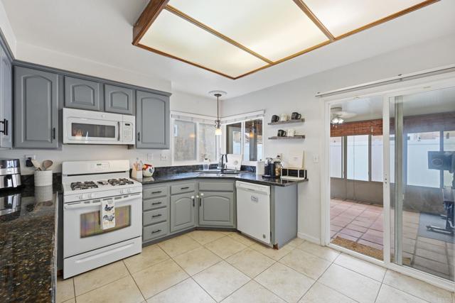 270 Chestnut Way, Oceanside CA: https://media.crmls.org/mediaz/6c2980b7-98b5-4f79-9d1a-8ff26d475cc0.jpg