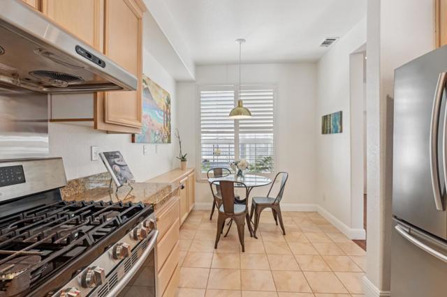 595 Shoal Circle,  CA: https://media.crmls.org/mediaz/6c2a824f-6555-43e1-ad6c-82f57890b8d7.jpg