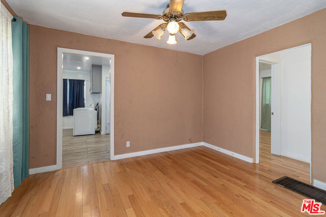 2807 S Bedford Street, Los Angeles CA: https://media.crmls.org/mediaz/6c2ad837-af7d-4107-b34b-c46a0b8c02c9.jpg