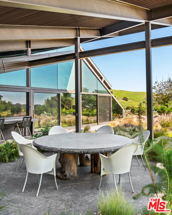 5900 Bonsall Drive, Malibu CA: https://media.crmls.org/mediaz/6c2b03e8-c438-4a74-a15c-3e197a1a33e6.jpg