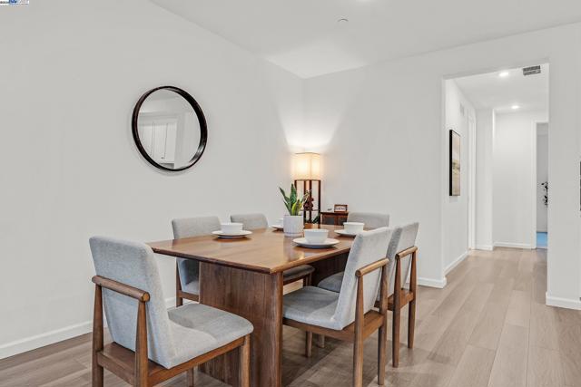 5422 Arnold Rd, Dublin CA: https://media.crmls.org/mediaz/6c2b53ef-879e-4d49-99f4-b1f10a84f901.jpg