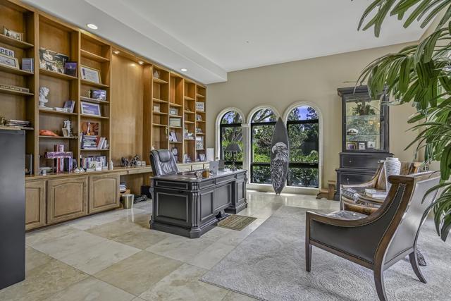 5305 La Crescenta, Rancho Santa Fe CA: https://media.crmls.org/mediaz/6c2b8e3b-cf17-4815-85af-1decdaeb1fa5.jpg