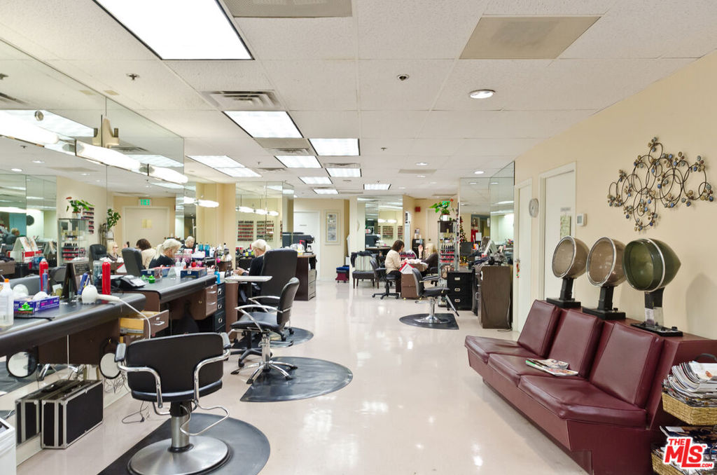 https://media.crmls.org/mediaz/6c2be344-bc0c-4968-ad5e-5ea292853da7.jpg?preset=X-Large