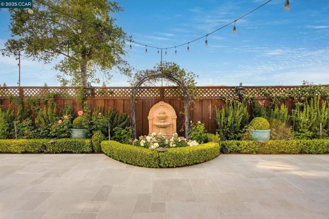 508 Zenith Ridge Dr, Danville CA: https://media.crmls.org/mediaz/6c2c3343-3f34-4320-9fed-17b6301f76d0.jpg