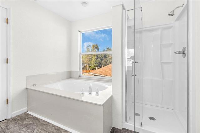 18 Suffield Circle, Salinas CA: https://media.crmls.org/mediaz/6c2c808f-990d-4728-87f7-3323a4ea689e.jpg