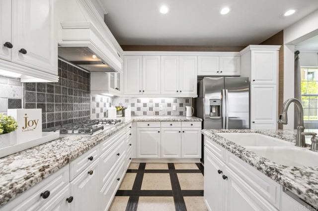 Detail Gallery Image 12 of 31 For 15517 Canton Ridge, San Diego,  CA 92127 - 3 Beds | 3 Baths