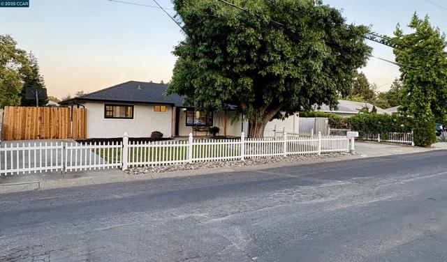 2036 Helen Road, Pleasant Hill CA: https://media.crmls.org/mediaz/6c2c88fa-0f94-4af8-8afd-113890acaf10.jpg