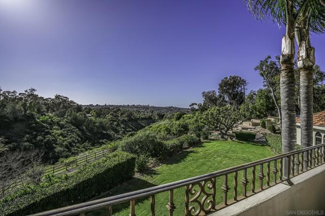5305 La Crescenta, Rancho Santa Fe CA: https://media.crmls.org/mediaz/6c2d1dc4-befe-4da7-af54-c4cb8ca40c3e.jpg