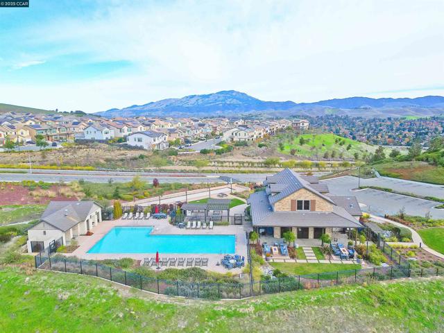 528 Caprio Ct, San Ramon CA: https://media.crmls.org/mediaz/6c2d2f01-2113-4921-bf50-2044410bcfa9.jpg