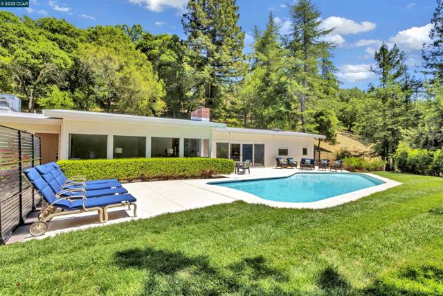 18 Van Tassel Ln, Orinda CA: https://media.crmls.org/mediaz/6c2d8c8f-de33-4dc8-ad44-f1ec1a07aa39.jpg