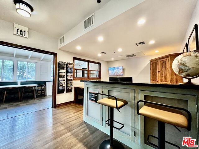 137 South Topanga Canyon Boulevard photo 2