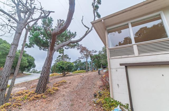 25145 N Carmel Hills Drive, Carmel CA: https://media.crmls.org/mediaz/6c2dba16-0252-4d67-8d04-ba5d9c5341d3.jpg