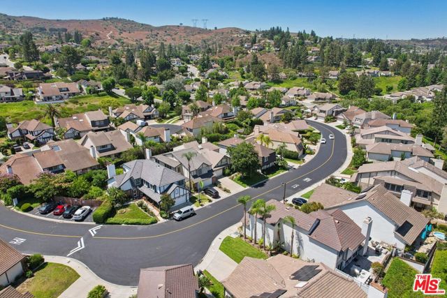 5946 E Calle Principia, Anaheim CA: https://media.crmls.org/mediaz/6c2ec988-339f-45a9-a1e6-5e55aedbeca5.jpg