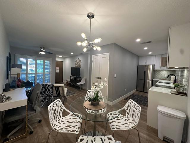 2801 N Los Felices E Circle, Palm Springs CA: https://media.crmls.org/mediaz/6c2eddde-eadb-4f94-a781-dde229959d3e.jpg