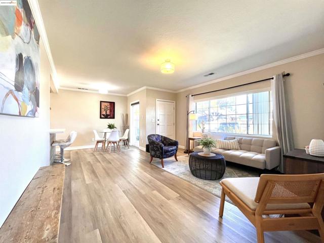 389 White Dr, Hayward CA: https://media.crmls.org/mediaz/6c2f9173-d4f2-48c5-bf97-ebd5bdf1c3fd.jpg