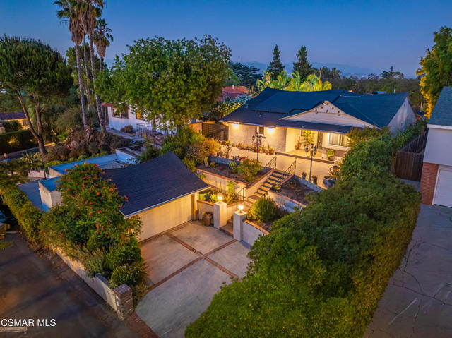 4148 Camino De La Cumbre, Sherman Oaks CA: https://media.crmls.org/mediaz/6c30949d-b893-4341-9fe8-f51e68062e48.jpg