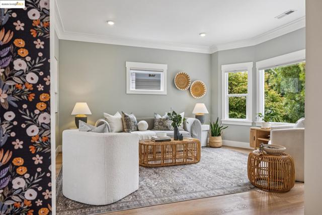 617 59th St, Oakland CA: https://media.crmls.org/mediaz/6c30a08f-84e0-4803-8535-a4069edfd981.jpg