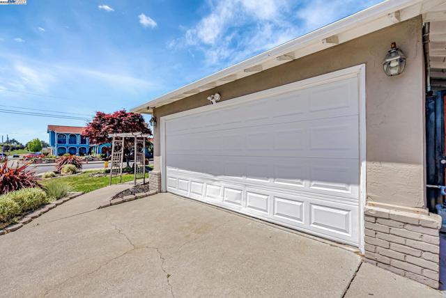 2683 Cryer St, Hayward CA: https://media.crmls.org/mediaz/6c314447-cb83-474d-9a43-03cfcf2cd1d7.jpg