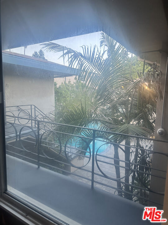 https://media.crmls.org/mediaz/6c31562b-2daa-43f3-9efc-f0650e5c95f4.jpg?preset=X-Large