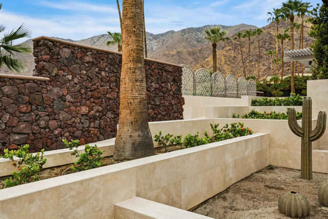 855 W Coronado Avenue, Palm Springs, CA 92262