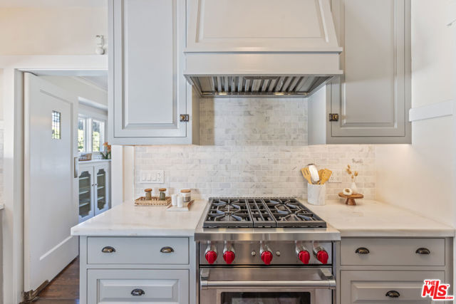 601 S Hudson Avenue, Pasadena CA: https://media.crmls.org/mediaz/6c31d62b-6f97-4241-8cdb-fb48ddb1fc80.jpg