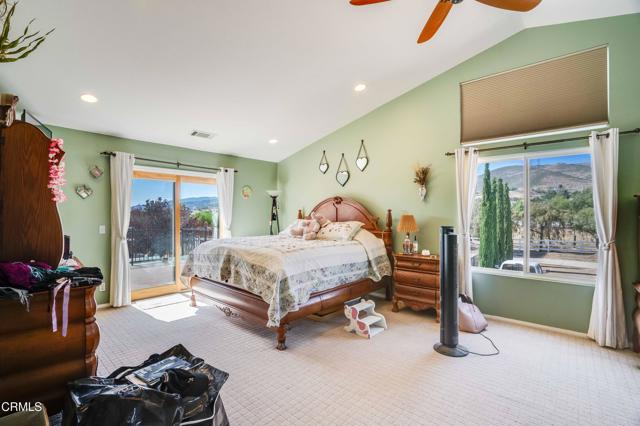 35135 Caprock Road, Santa Clarita CA: https://media.crmls.org/mediaz/6c328202-47fb-4d94-9eb6-32a435530f94.jpg