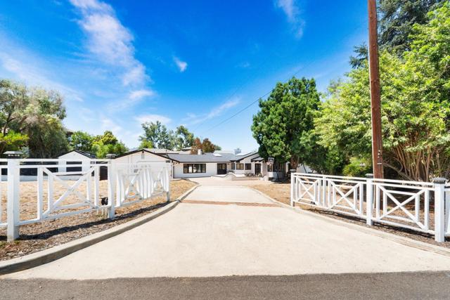 13953 Sagewood Dr, Poway CA: https://media.crmls.org/mediaz/6c32cd71-05f8-4a5a-a7f6-ce94ecc58559.jpg