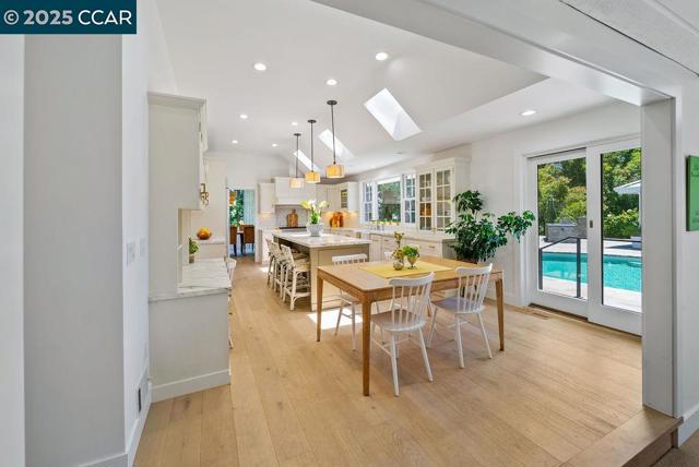 33 Los Arabis Circle, Lafayette CA: https://media.crmls.org/mediaz/6c330c51-48fe-443f-9715-db08d565ba4f.jpg