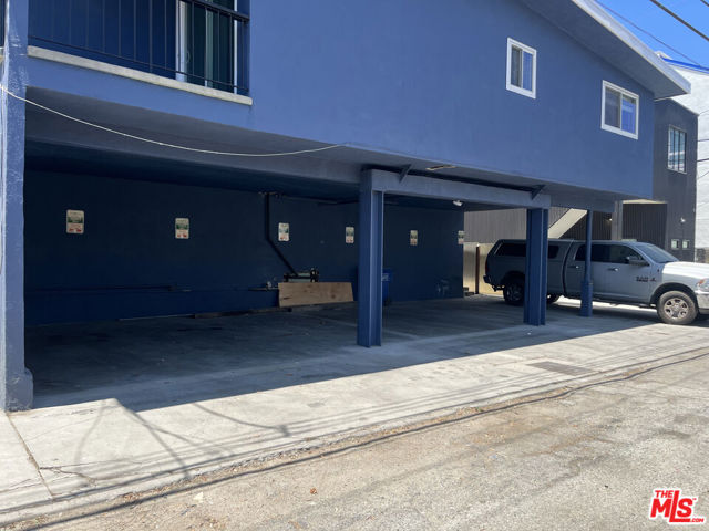 101 Catamaran (#3,4,5,6) Street, Marina del Rey CA: https://media.crmls.org/mediaz/6c33ca83-577a-44f5-a86f-c97765bcd6f8.jpg