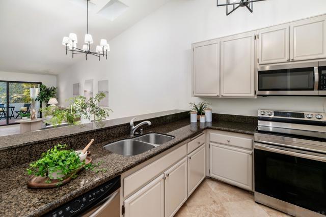 Image 16 of 51 For 17922 Avenida Cordillera  258