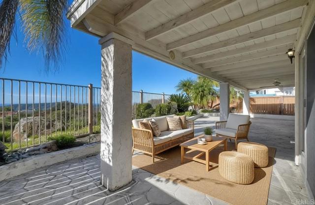 Detail Gallery Image 20 of 36 For 2183 Crest View Glen, Escondido,  CA 92026 - 3 Beds | 2/1 Baths